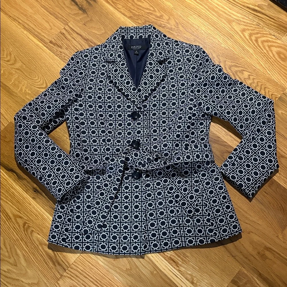 Women’s Kasper 3-button belted suit coat, size 6 - Picture 1 of 7